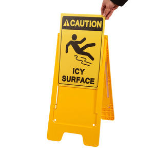 Panneau de signalisation de sol glissant 24 x 12 pouces avec cadre en A, panneau d'avertissement de sol mouillé pour trottoir avec plaque interchangeable inerte - Product Image 1