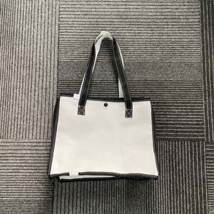 Sac fourre-tout en toile de coton pour femme, grande capacité, avec motif de dessin animé couleur logo personnalisé et fermeture à bouton - Product Image 3