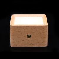Lampe de chevet décorative de style moderne 2024, lumière LED 3D en acrylique, bouton tactile, intensité réglable, base en carrés de bois, pour salon
