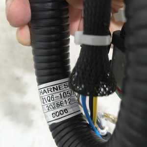 สายควบคุมด้านซ้ายของรถขุดฮุนได รุ่น 21Q6-10501  หุ้มด้วย PVC ป้องกันน้ำและฝุ่นระดับ IP44 สำหรับรุ่น 275-9T 300-9S 305-9T 385 485-9 - Product Image 4