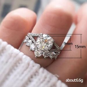 Set di Anelli di Lusso in Zirconia Cubica a 2 Pezzi per Donne, Set di Fedi Nuziali Impilabili con Design Eternity - Product Image 2