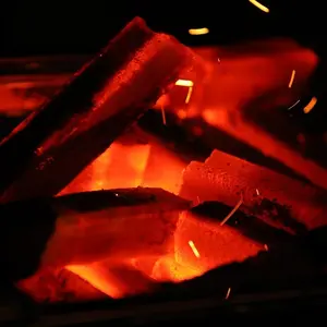 Firemax Hochwertige, lange brennende Sägemehl-Holzkohle briketts Holzkohle-Sticks Barbecue-Holzkohle
