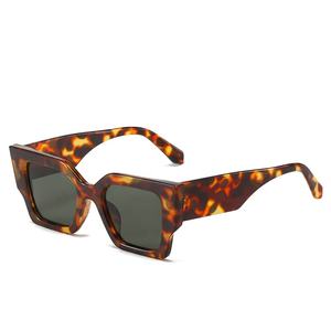 2023 chaud logo personnalisé surdimensionné carré oeil <span class=keywords><strong>de</strong></span> chat lunettes <span class=keywords><strong>de</strong></span> soleil pour les femmes Rose rouge nuances marque <span class=keywords><strong>de</strong></span> luxe lunettes <span class=keywords><strong>De</strong></span> soleil <span class=keywords><strong>De</strong></span> Sol Oculos nuances - Product Image 6