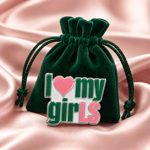 Broche de Joyería Personalizado de Fábrica, de Metal Esmaltado en Rosa y Verde, con Letras Inglesas 'Love My Girls', para Clubes Femeninos y Hermandades Griegas - Product Image 5