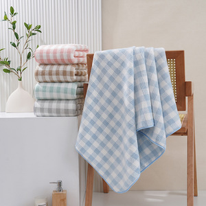 Serviette en polaire corail à carreaux 140x70cm, serviette de plage à séchage rapide, serviette de bain pour adulte, usage domestique - Product Image 1