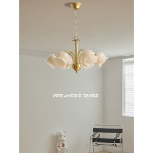 โคมไฟระย้าสไตล์อเมริกันมินิมอล ลิลลี่วัลเล่ย์ ทำจากทองแดงทั้งชิ้น ดีไซน์ย้อนยุคแบบฝรั่งเศส ให้แสงอบอุ่นหรูหรา เหมาะสำหรับห้องนั่งเล่น - Product Image 2