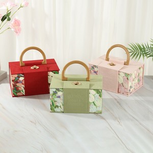 High-End Portable Embossed Rose <strong>Wedding</strong> <strong>Gift</strong> <strong>Box</strong> for Bridesmaids Valentine's Day <strong>Wedding</strong> Candy <strong>Box</strong> for Mid-Autumn Festival <strong>Box</strong> - Product Image 4