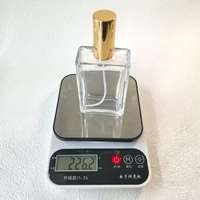 Flacon de parfum portable en verre transparent carré de 100 ml avec pulvérisateur doré/argenté, diffuseur à roseaux sérigraphié pour les déplacements