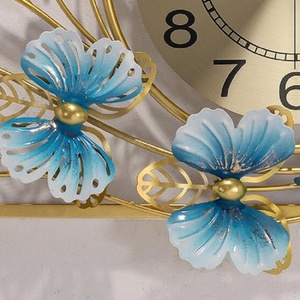 Horloge Murale Moderne Salon Horloge Créative Paon en Métal Horloge Silencieuse Atmosphérique en Fer Forgé à Suspendre - Product Image 5