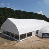 Structure en aluminium 20x40m avec couverture en PVC en forme de pêche pour terrain de padel extérieur