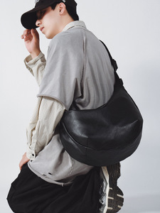 Sac bandoulière rétro tendance en PU souple haut de gamme, style selle ou dumpling, unisexe, avec une seule sangle – Grande Vente - Product Image 4