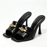 Sandales à talons hauts pour femme, grande taille 45, à bout carré ouvert, style stiletto, avec décorations dorées, pour soirée, coupe large, tige tressée