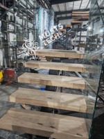 Escalier mono-poutre sur mesure, conception contemporaine pour villas, fabrication haut de gamme, échantillon d'ingénierie approuvé