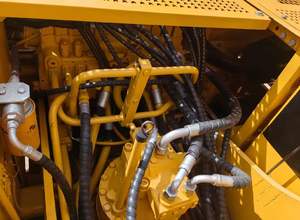 Le système hydraulique est stable et offre une excellente valeur. Excavatrice d'occasion CAT320B CAT320BL CAT320BLC pour les chantiers de construction exigeants. - Product Image 4