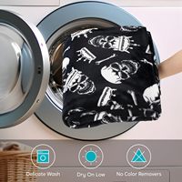Уютный фланелевый плед на Хэллоуин: мягкий плюш с паутиной, летучими мышами и тыквами, экологичный, для дивана, кровати, гостиной, вечеринок