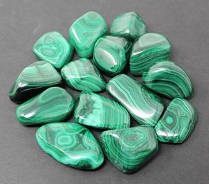 Malachite éthérée de haute qualité en pierre sculptée Feng Shui élégance pour la décoration de la maison sereine et l'équilibre spirituel - Product Image 1