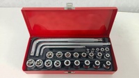 Peaktop 26 Pcs Set Soket Torx Bintang E Gagang L 1/2'' 3/8'' 1/4'' Drive E4 hingga E24 Kit Kotak Penyimpanan Logam