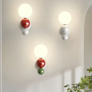 Yaratıcı Modern iç arka plan duvar lambası plastik top dekoratif merdiven otel için LED başucu duvar aplik