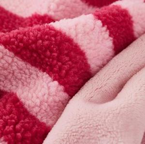 40*40cm Plaid plié Cartoon <span class=keywords><strong>Patchwork</strong></span> Broderie détachable Fleece Flannel Throw Pillow Home Leisure Blanket <span class=keywords><strong>avec</strong></span> poignée - Product Image 4