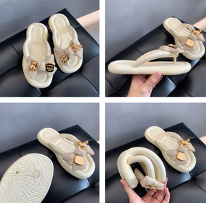 Bosirui sandales plates décoratives femmes nouveau nœud pince orteil porter en plein air pendentif petit ours tongs pantoufles tongs de luxe - Product Image 2