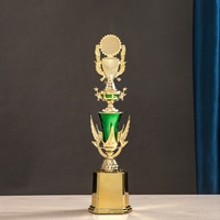 Meilleure Vente : Petit Trophée et Plaque de Sport en Plastique de Haute Qualité avec Médaille et Insigne Doré pour Vainqueurs GD07