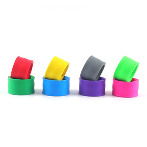 สายรัดข้อมือซิลิโคนสีพื้นแบบขายส่ง สำหรับใช้เป็นของแจก/ของพรีเมียม - Product Image 5