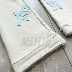 Nouveau design Pantalon de survêtement pour femme en coton, coupe ample, style track, avec patchs et effet usé, coupe évasée et empilée - Product Image 4