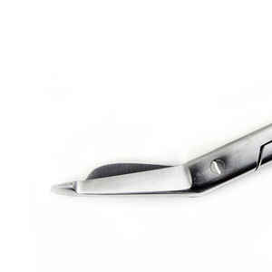 Tijeras para vendajes de 5.5 pulgadas de calidad premium con punta angular roma para un corte seguro y fácil de gasas y vendajes, grado médico. - Product Image 3