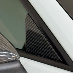 Triángulo de Ventana Delantera de Fibra de Carbono para Actualización de Automóviles 2019-2025, Nuevo, Compatible con 911 992, Fibra de Carbono Seca - Product Image 3