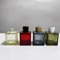 Bouteille diffuseur de parfum en verre carrée à rayures verticales de 200 ml avec bouchon à vis, pour huiles essentielles et parfums d'ambiance