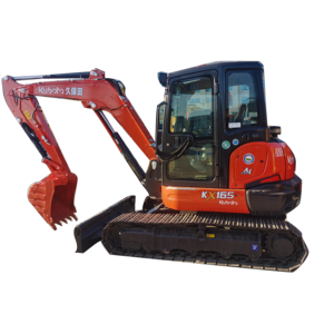 Mini-excavatrice Kubota KX165 d'occasion, d'origine japonaise, hydraulique, sur chenilles, 6 tonnes, certifiée CE, avec accessoires tarière et brise-roche - Product Image 1