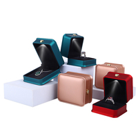 Boîte d'emballage rigide pour bijoux avec éclairage LED, nouveau design 2023, recyclable, forme personnalisable, vernie, gaufrée, imprimée pour colliers