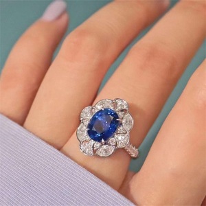 Anello da donna con zaffiro imitazione, design classico ed elegante, gioiello da abbinare per banchetti e uso quotidiano, idea regalo. - Product Image 6