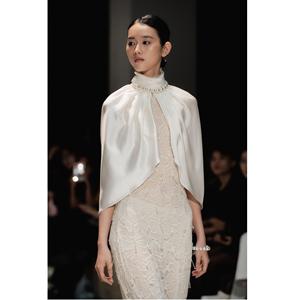 Nueva Colección ODM Ropa para Mujer, Conjunto CALLISTA COCOON CAPE Mison de Satén, Estilo Holgado, Lujoso y Artístico - Product Image 3