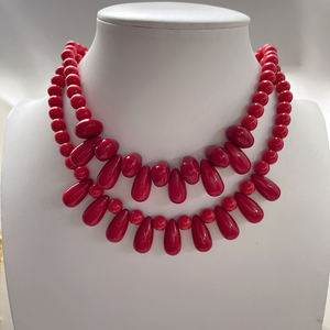 Collar de Cuentas de Plástico en Forma de Lágrima Rojo Vibrante, Latón Chapado en Oro para Uso Diario, Gargantilla con Estilo - Product Image 1