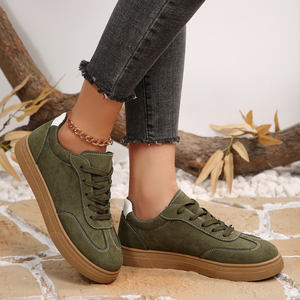 <span class=keywords><strong>Sneakers</strong></span> da <span class=keywords><strong>Donna</strong></span> Classiche in Camoscio Verde Oliva con Cuciture <span class=keywords><strong>Bianche</strong></span>, Comode per l'Uso Quotidiano, Modello 2026 di Tendenza - Product Image 4