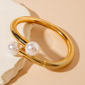 Conjunto de Joyería Vintage de Compromiso, Estilo <span class=keywords><strong>Barroco</strong></span>, Aleación con Imitación de Perlas, Collar y Pulsera con Diseño de Flor Chapado en Oro de 18K para Mujer - Product Image 3