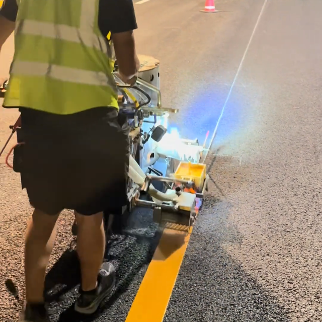 SanWin Self-propelled Vibrating Thermoplastic Automatic Road Striping Machine with Lithium Battery for Zebra Crossing