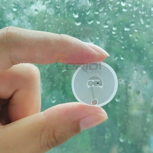 Nhãn Trống Có Thể Lập Trình <span class=keywords><strong>NFC</strong></span> 213/215/216 Nhãn Dán Giấy Tráng Có Thể In 13.26Mhz Thẻ RFID Để Nhận Diện Xã Hội - Product Image 1