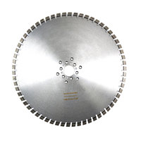 Lame de scie murale diamantée soudée au laser de 600 mm pour la découpe du béton armé avec segments inclinés et diamant à segments ordonnés
