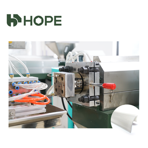 Süpermarket fiyat etiketi için ekstrüzyon ekipmanı üretiminde uzmanlaşmış <span class=keywords><strong>PVC</strong></span> profil ekstrüzyon üretim hatları özelleştirmek - Product Image 3