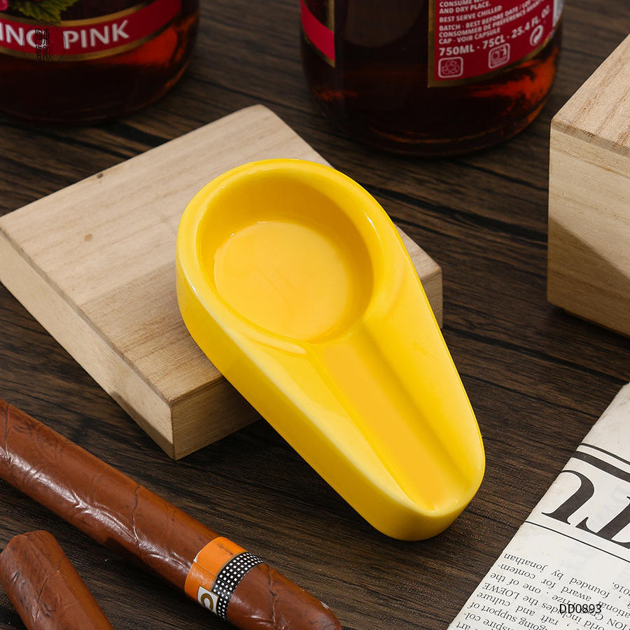 Jaune, pas de bordure dorée, pas de motif