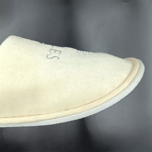 Chaussons jetables personnalisés en coton velours pour les clients de l'hôtel Chaussons unisexes Broderie du logo de l'hôtel <span class=keywords><strong>RAFFLES</strong></span> - Product Image 6