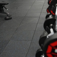 Schnelle und einfache Installation ungiftiger Fitnessstudio-Sportfliesen mit ineinandergreifenden Schnallen Gummi-Bodenmatte für Garage Fitnessstudio