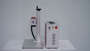 La machine de marquage laser à fibre UV Raycus de vente chaude prend en charge les formats AI-DXF PLT BMP pour le marquage de vis de feuille d'instruments chirurgicaux - Product Image 2