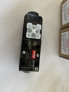 Válvula Solenoide de Control Direccional DG4V-3-2A-M-U-H7-69-EN124 para Máquina de Moldeo por Inyección - Product Image 3