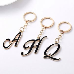 Llavero con inicial, letra del alfabeto negra, chapado en oro, bonito colgante para bolso - Product Image 5
