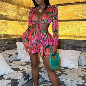 ชุดเซ็ต 2 ชิ้น เสื้อแขนบานผูกเอว คอลึก ลายดอกไม้ กระโปรงสั้น แฟชั่นสำหรับผู้หญิง - Product Image 5