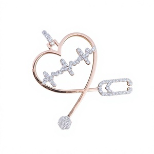 Collar de Lujo Único con Estetoscopio de Corazón Personalizado, Chapado en Oro Rosa Sólido de 10K, con Colgantes Delicados de Piedra Natural - Product Image 1