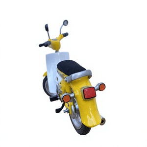 Modelo de Motocicleta Metálica en Miniatura C70 Hecho a Mano, Fundido a Presión, Coleccionable, Decorativo, Amarillo y Rojo Blanco, Diseño 3D, Estilo Antiguo - Product Image 3